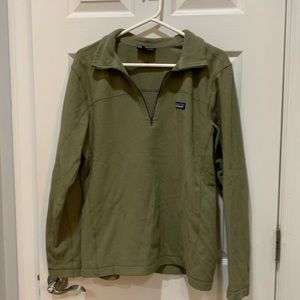 Patagonia, medium, 3/4 zip pullover, olive green, has a blemish